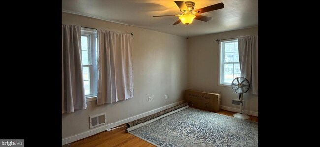 Building Photo - 7213 Adelphi Rd