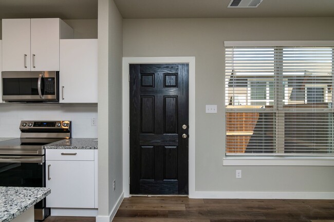 Building Photo - GORGEOUS 2 BEDROOM FOUR PLEX LOCATED IN MIDLOTHIAN ISD!