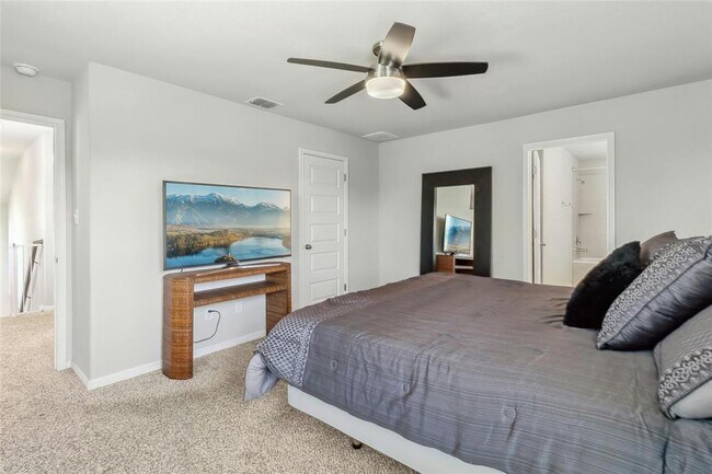 Building Photo - 112 Silver Springs Bend