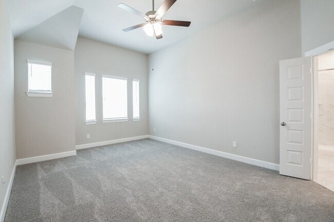 Building Photo - 3112 La Rambla Dr