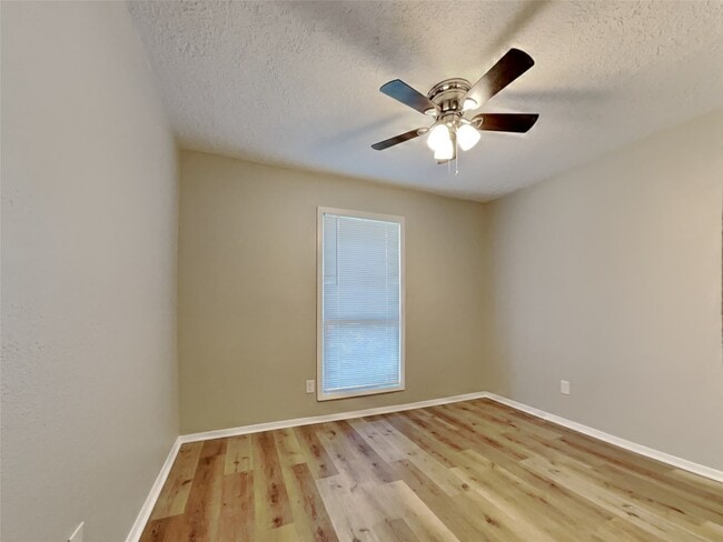 Building Photo - 4315 Hirschfield Rd