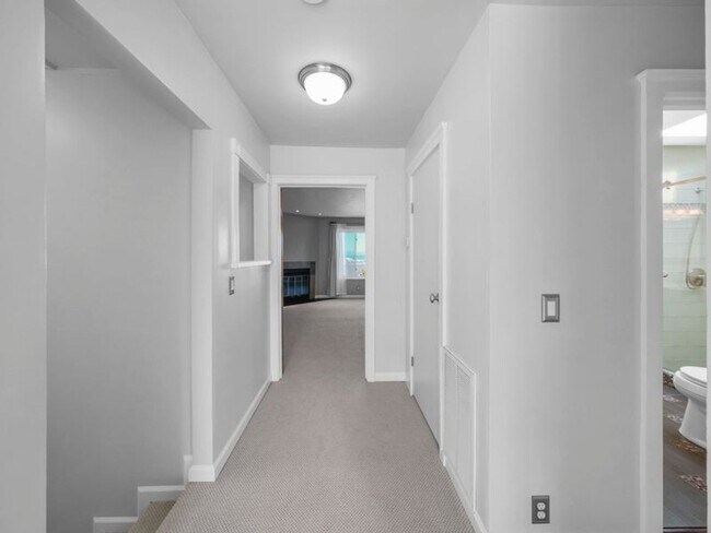 Building Photo - COMING SOON! Single Family Home in Sunny Bernal Heights - 4 br/3 ba - 2 Car Parking - Great Views...