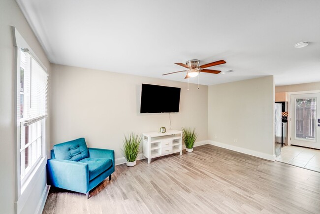 Building Photo - 2-Bedroom Birch Landing Condo with Fenced ...