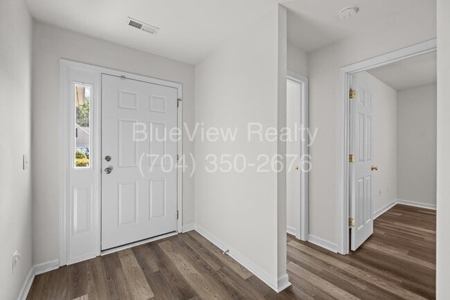 Building Photo - Beautiful Ranch House with 3 bed 2 bath ( Ballantyne area )
