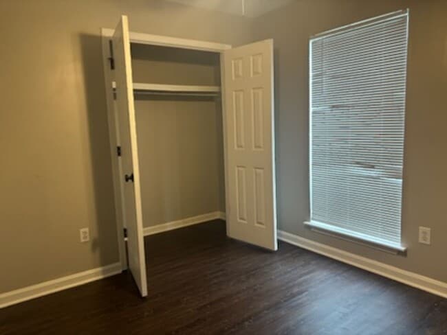 Building Photo - 430 Twisted Oak Cove