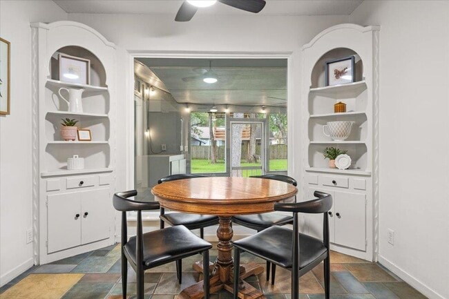 Building Photo - 9503 Castlewood Dr