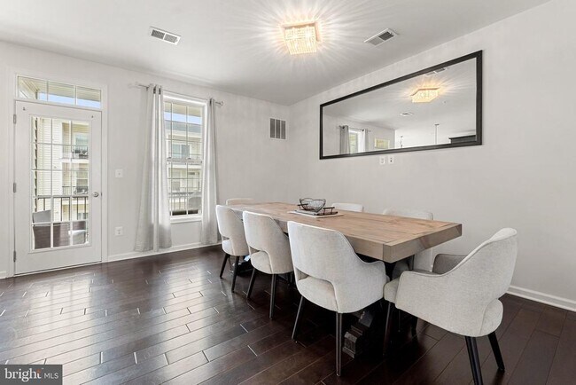 Building Photo - 43131 Wealdstone Terrace