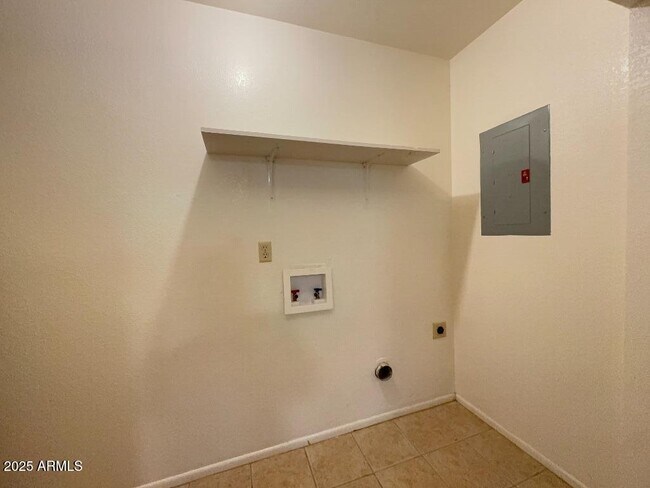 Building Photo - 4221 Plaza Oro Loma