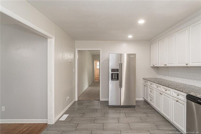 Building Photo - 401 Southwick Dr