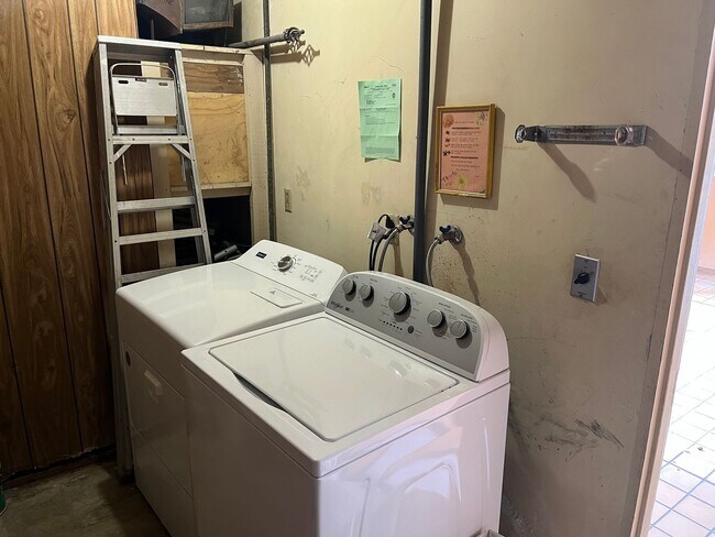 Building Photo - 206-210 Vista Glen Ln