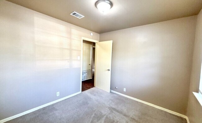 Building Photo - 5826 Burr Oak Dr