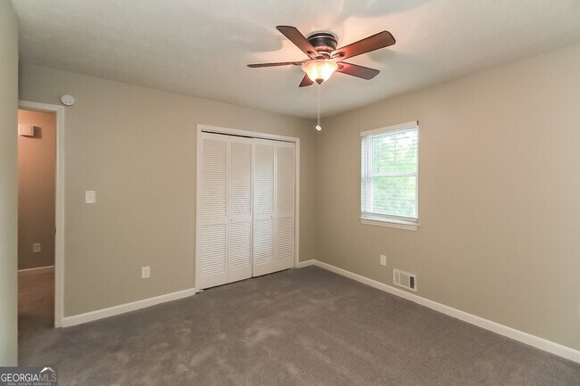 Building Photo - 7548 Colonial Ct