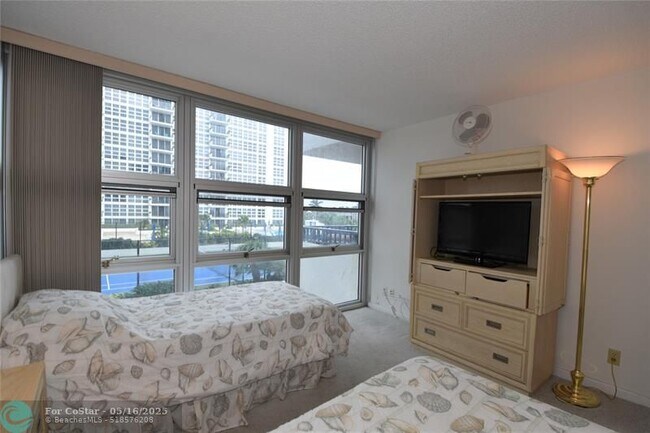 Building Photo - 525 N Ocean Blvd