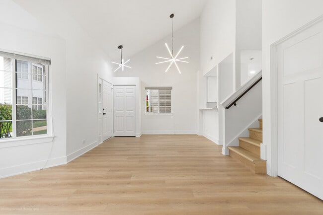 Building Photo - 372 Windsong Ct