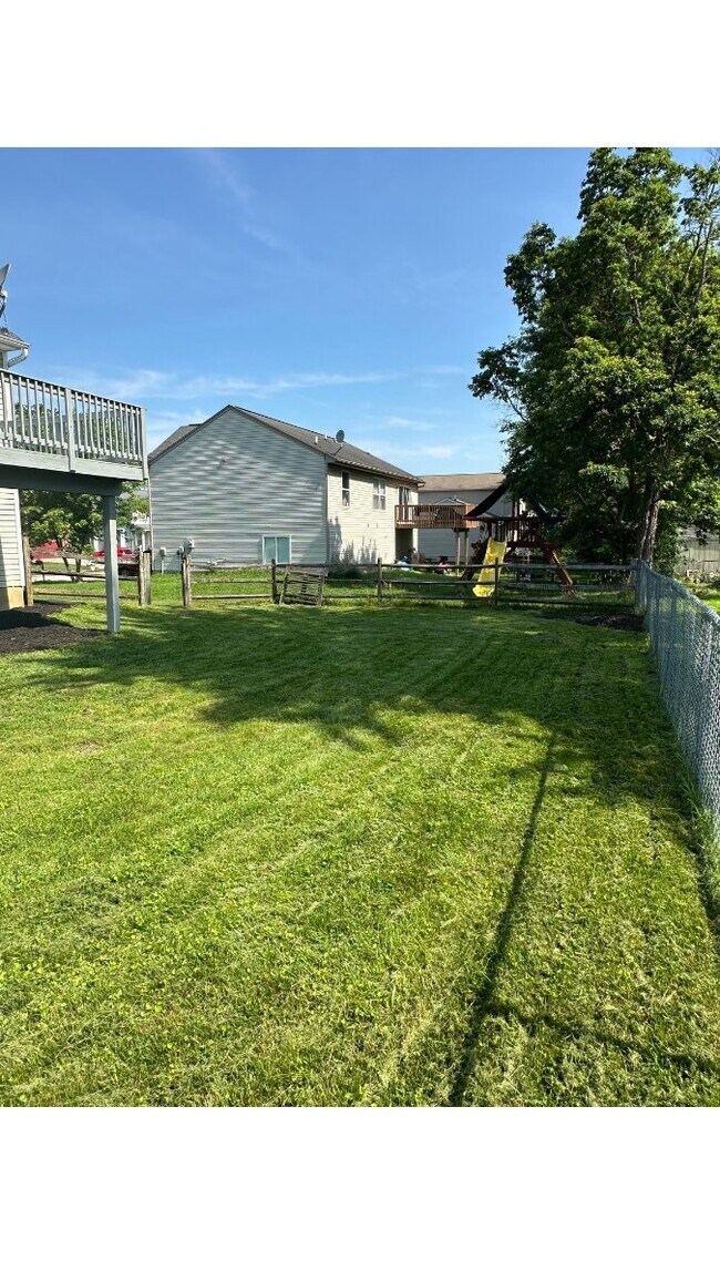 Building Photo - 6536 Oak Crest Dr