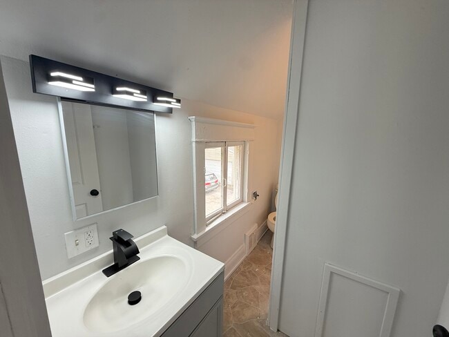 Building Photo - 422 Prospect St