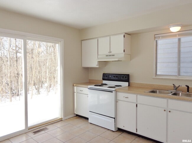 Building Photo - 4726 W Merol Ct