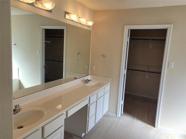 Building Photo - 6619 Halcyon Days Dr