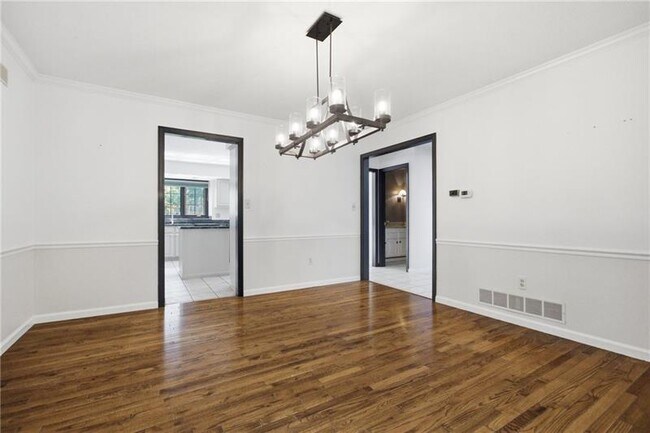Building Photo - 2501 Birchwood Ct