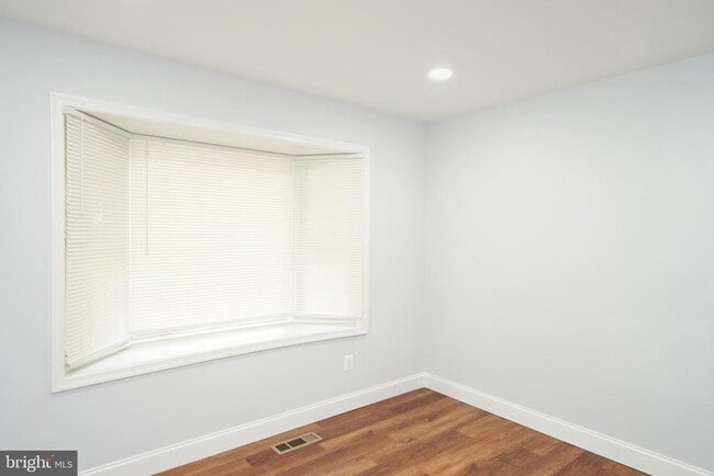 Building Photo - 9900 Kingsbridge Dr