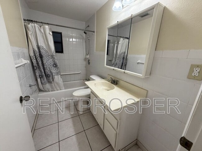 Building Photo - 2201 Granada Blvd