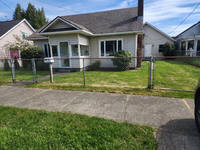Primary Photo - 114 W Emerson Ave