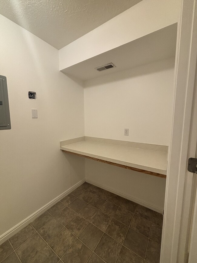 Building Photo - 8083 N Ridge Loop E