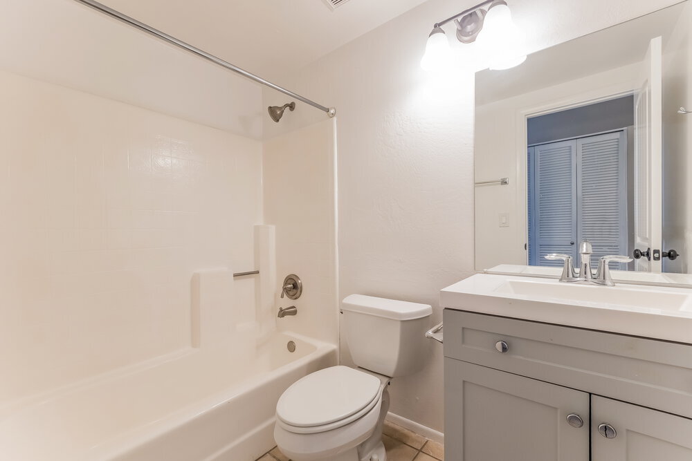 Building Photo - 25 W Gary Ave