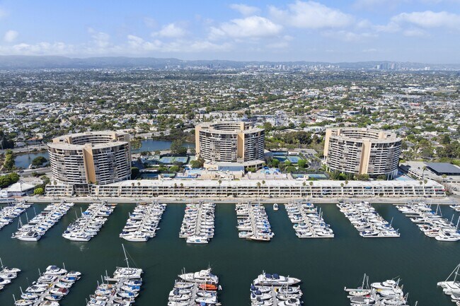 Building Photo - 4267 Marina City Dr