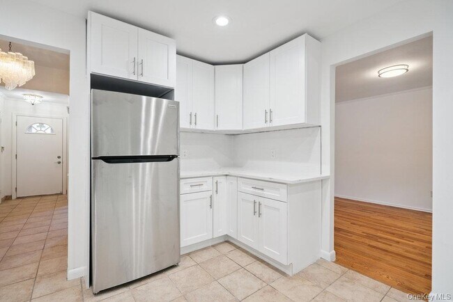 Building Photo - 72 Winthrop Rd