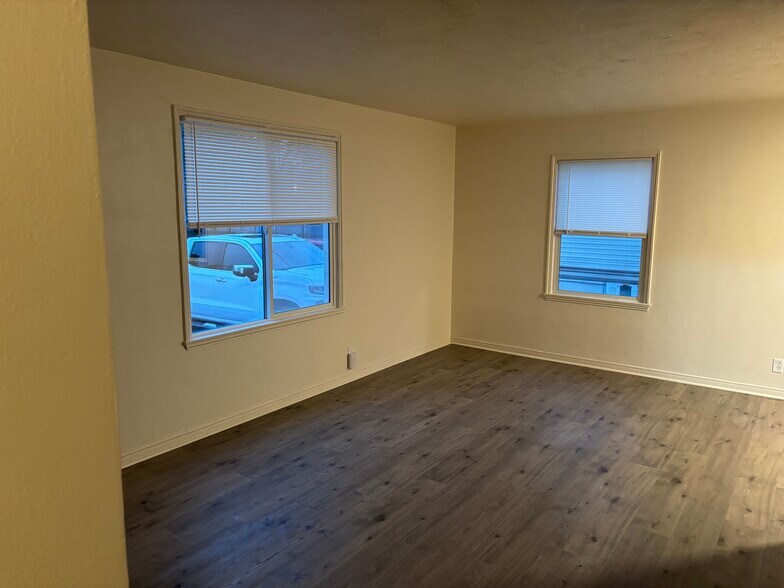 Building Photo - 10105 N Wesley Rd