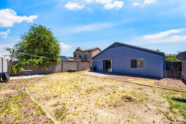 Building Photo - 12418 W Windrose Dr