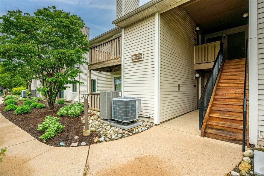 Building Photo - 2310 Aspen Dr