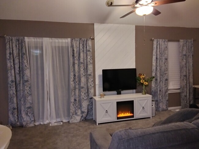 Primary Photo - 322 Crewe Ct