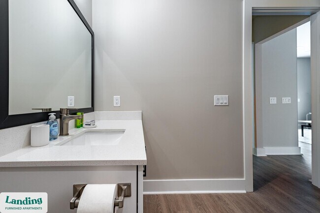 Building Photo - 300 E Broad St