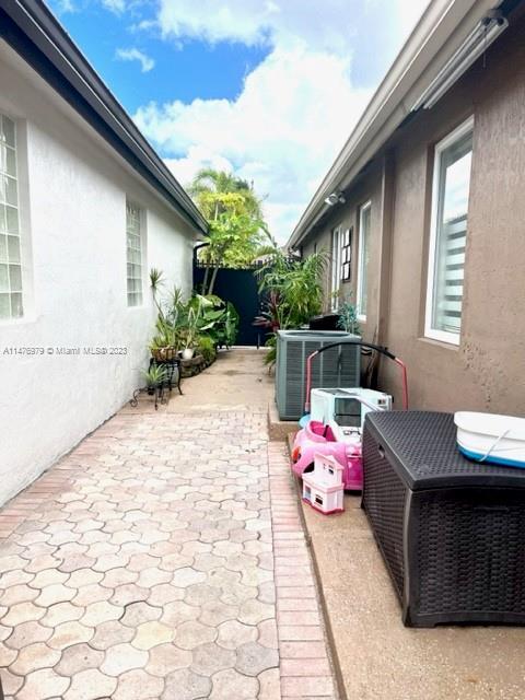 Building Photo - 16134 SW 44th Ln