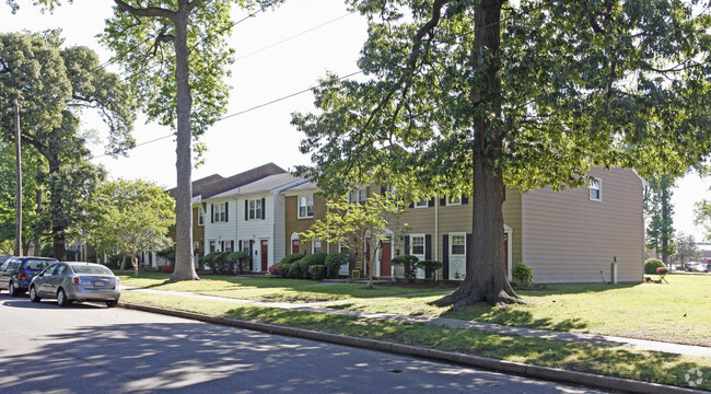 Buckingham Townhomes - Buckingham Place Apartments