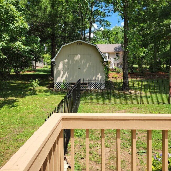 Building Photo - 110 Hilton Ln