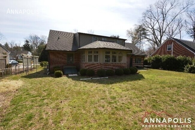 Building Photo - 208 Avondale Cir