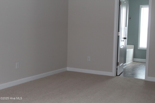Building Photo - 306 Saratoga Ln