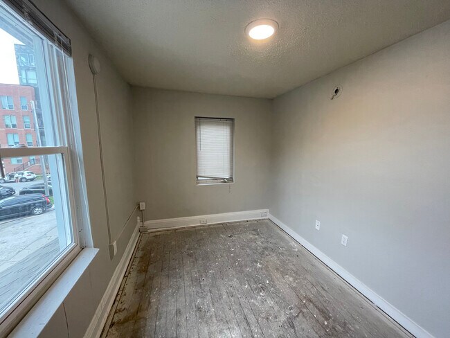 Building Photo - 507 Iowa Ave