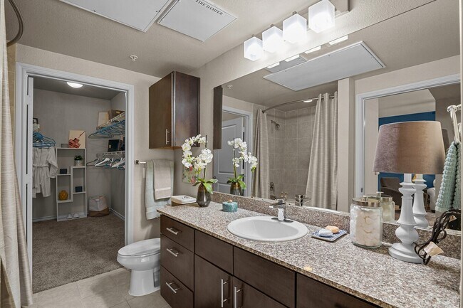 Building Photo - Stylish 1 Bed/1 Bath Living in the Vibrant...