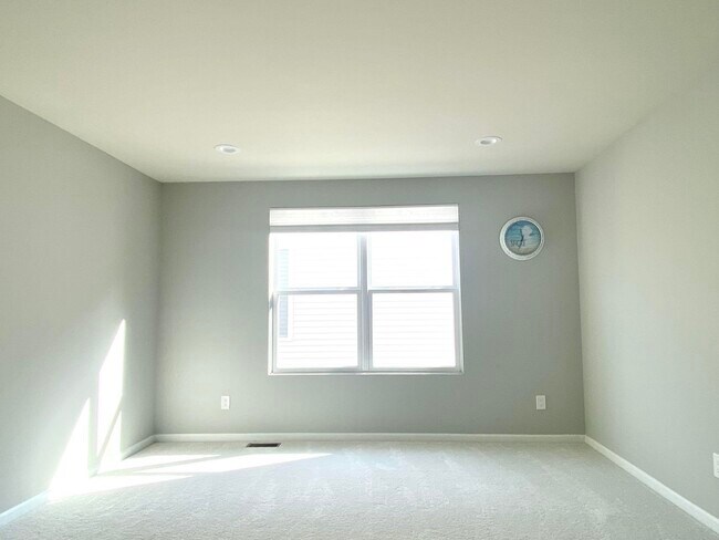 Building Photo - 2835 Dillon Dr