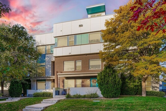 Primary Photo - Views for Days! Rooftop Retreat Near Sloan...