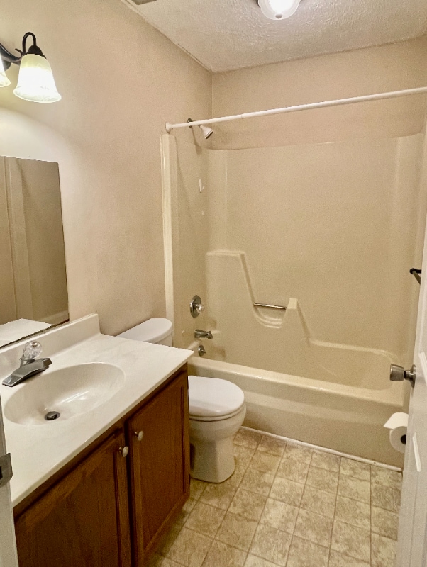 Building Photo - 26125 Cresent Ln