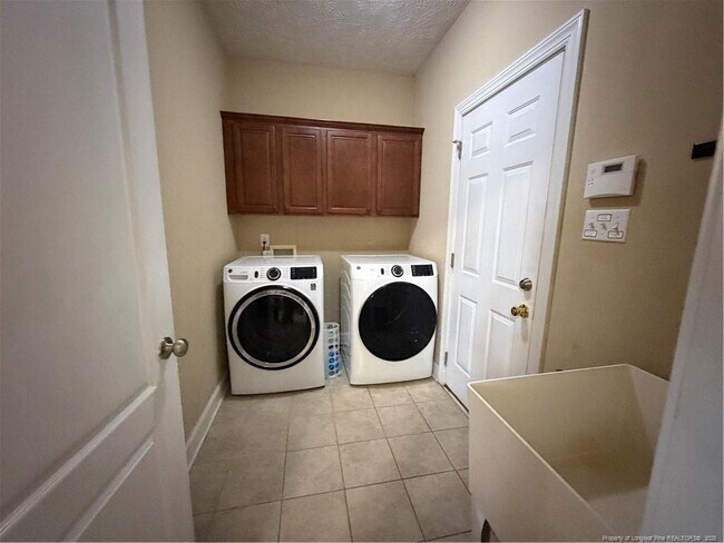 Building Photo - 115 Dairy Ct