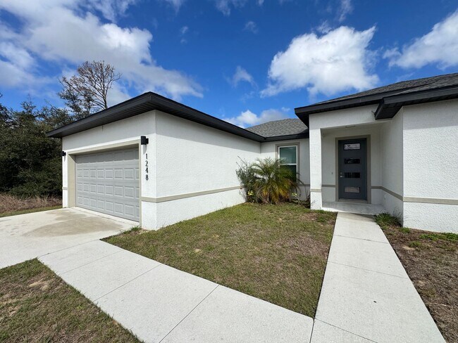 Building Photo - Spacious 4-Bedroom Home in Poinciana – Internet Included & No HOA Approval Required