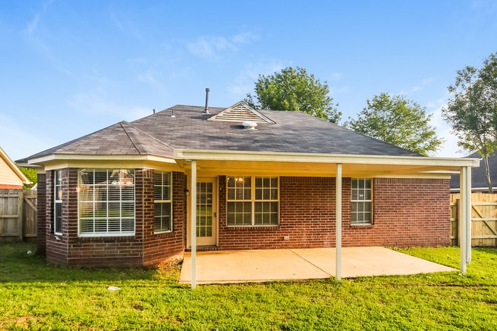 Building Photo - 4188 Ravenwood Dr N