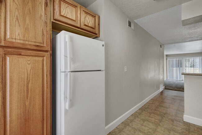 Building Photo - 3140 Van Teylingen Dr