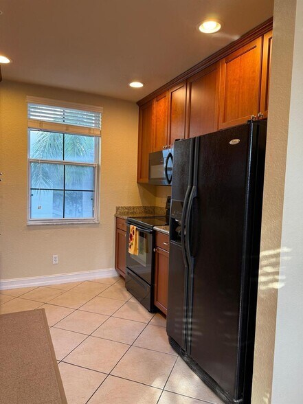 Building Photo - 603 N St